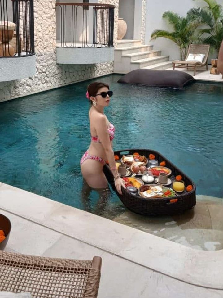 Floating breakfast tray in a villa pool in Canggu, Bali, by private chef Muna